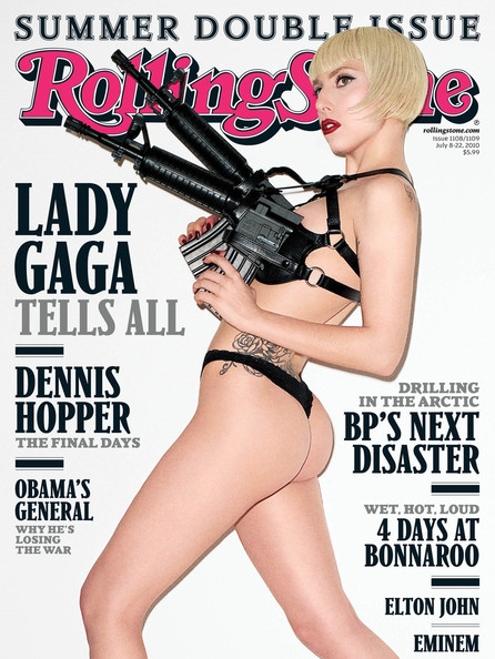 
	
	Tháng 6/2010, Lady Gaga đã xuất hiện trên trang bìa của tạp chí Rolling Stone với chiếc áo ngực được gắn hai khẩu súng đen.